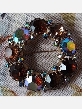 WEISS Signed Round Vintage Brooch Pin Prong Set Topaz Aurora Borealis Stones